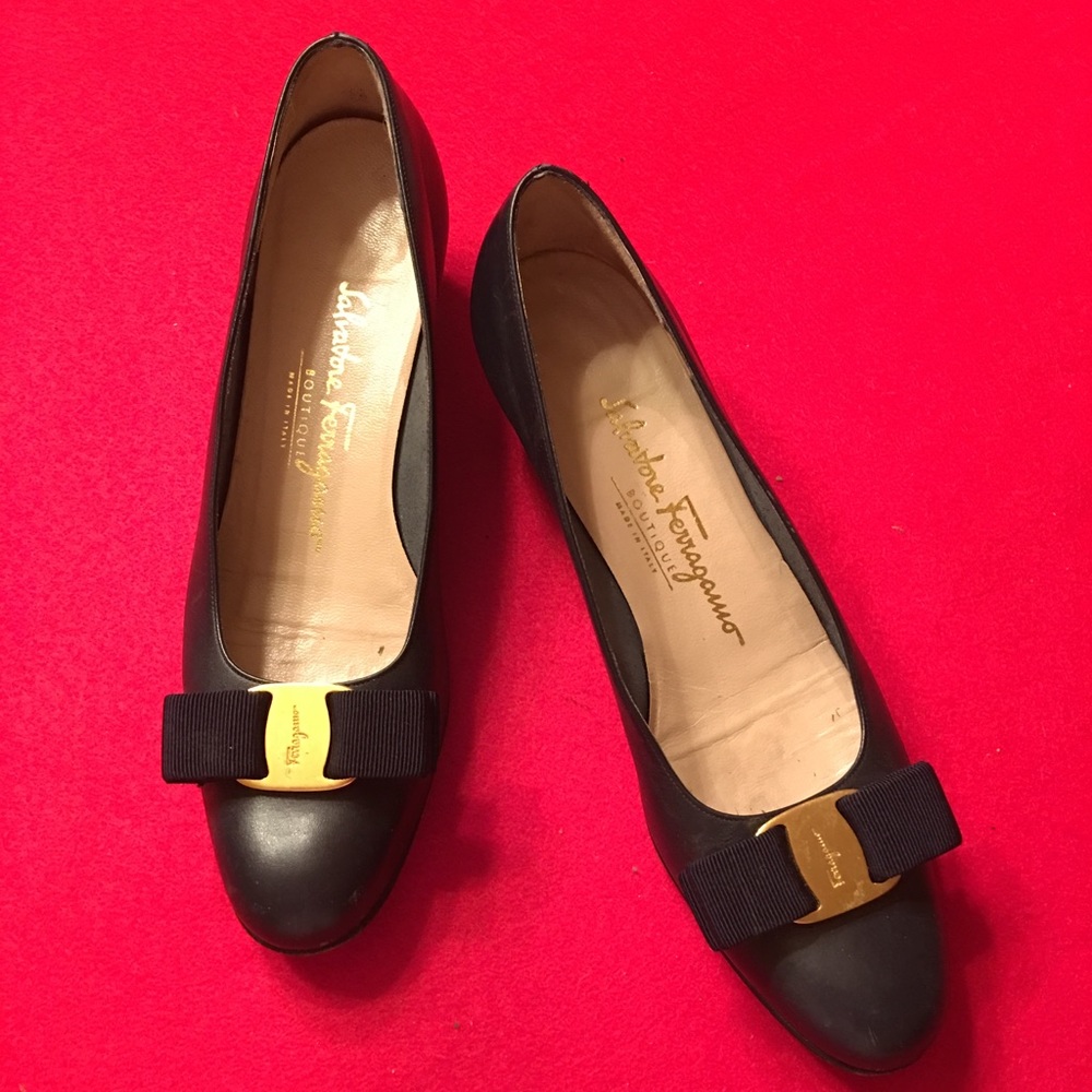 Ferragamo Navy Lillaz Pumps w/Bows, 7AAA